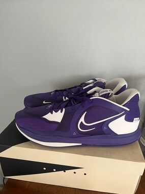 Nike Kyrie Low 5Tb Purple and White size 18